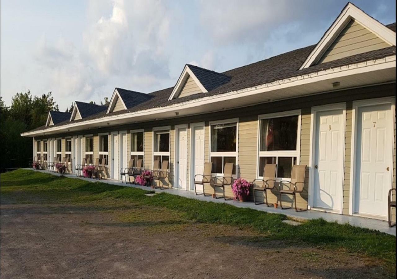 هوبويل كيب Fundy Rocks Motel المظهر الخارجي الصورة